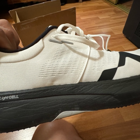 Mountain to Coast R1, White/Black 9.5 Men’s Running shoes - Picture 9 of 16